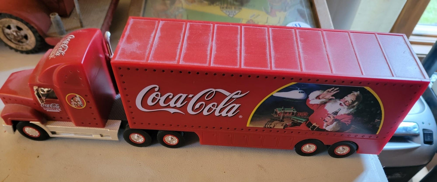 1998 Coca Cola Santa Holiday Caravan Tractor & Trailer - Collecters